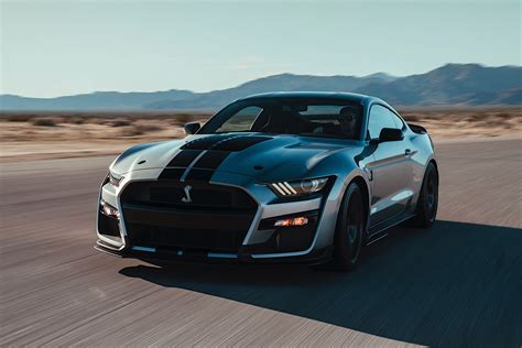 2020 Ford Mustang Shelby GT500 Roars Into Detroit With 700 HP, Loads of ...