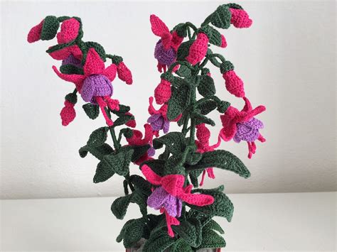 Il Blog di Sam: How to crochet a Fuchsia flower