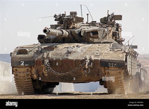 An Israel Defense Force Merkava Mark II main battle tank Stock Photo ...