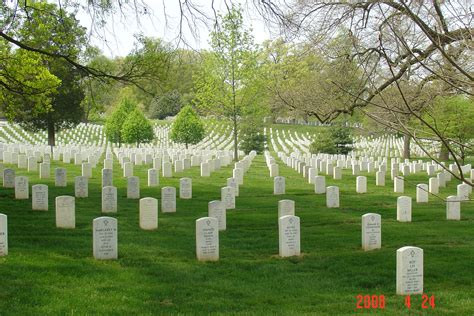 File:Graves at Arlington National Cemetery.JPG - Wikimedia Commons