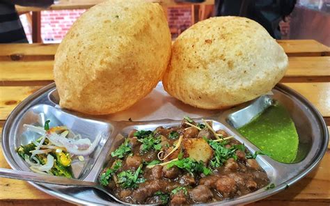 Chole Bhature Near Me / Chole Bhature Recipe Chhole Bhature Chana ...