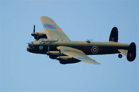 Den of Zeus: WWII Lancaster Bomber flies into Winnipeg today