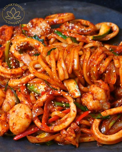 Korean spicy garlic seafood noodles – Artofit