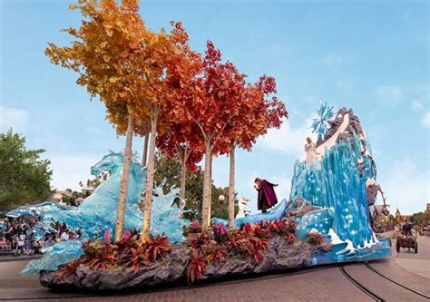 The Ultimate Guide to Parades at Disney Parks | Disney Rewards