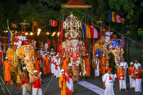 Kandy Esala Perahera 2023 - Chariot Tours & Travels