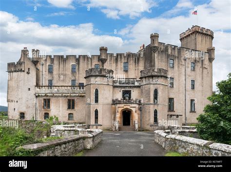 Dunvegan Castle, seat of the Clan MacLeod, Isle of Skye, Highland ...