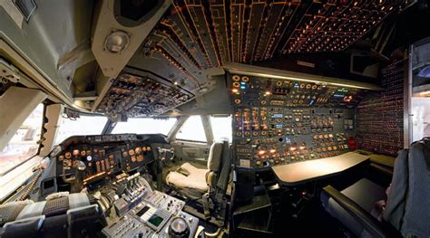 Boeing 747 Cockpit | How Things Fly