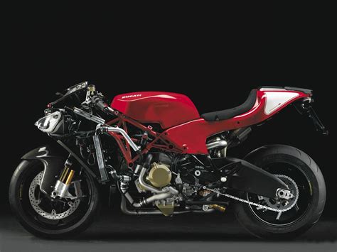 DUCATI Desmosedici RR (2007-2008) Specs, Performance & Photos ...