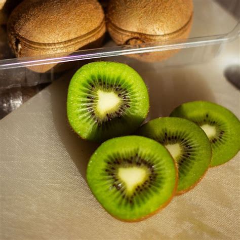 Kiwi Plant Care Guide | How to Grow Kiwi Plants UK