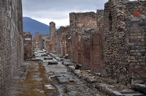 Pompeii : Documentary on the Rediscovery of the Lost City of Pompeii ...