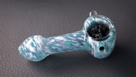 How To Keep Your Weed Glass Pipes Clean | crackmacs.ca