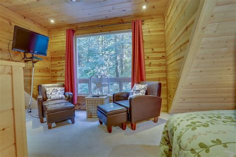 Mount Hood Cabin | 1 BD Vacation Rental in Rhododendron, OR | Vacasa