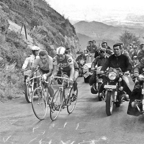 Vintage : Anquetil-Poulidor, duel au sommet au puy de Dôme sur le Tour ...