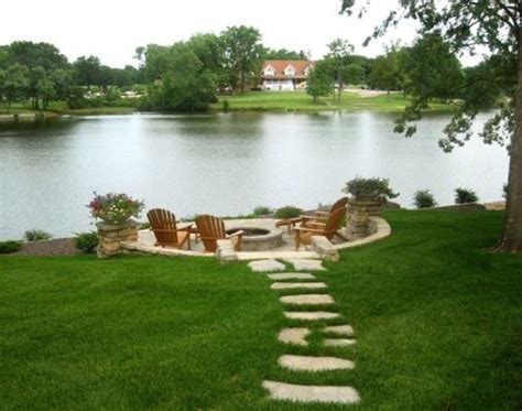 25 Serene Lake House Landscaping Ideas To Blend With Nature