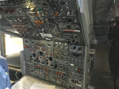 Boeing 727 Cockpit