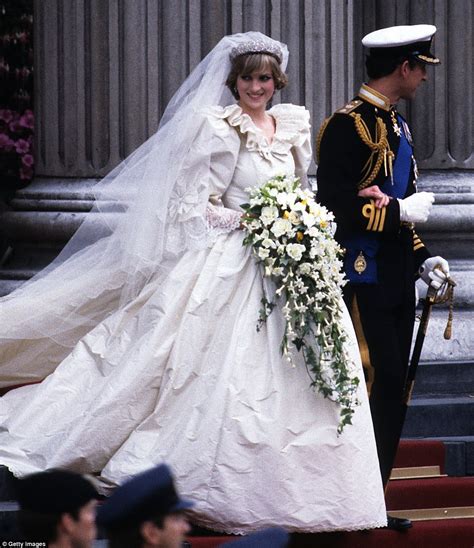 9 Facts You Didn't Know About Princess Diana's Wedding Dress | Wedded ...