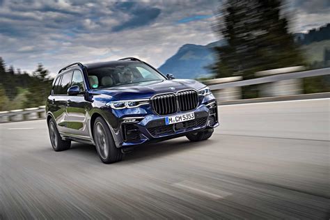 Tanzanite Blue BMW X7 M50i looks astonishing in new photo gallery