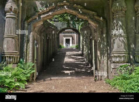 Highgate Cemetery London Stock Photo - Alamy