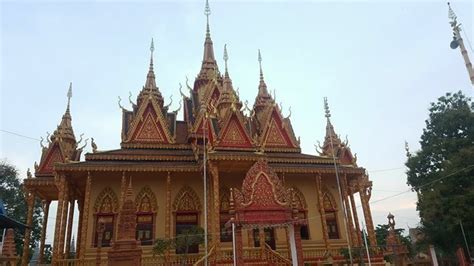 Khmer pagoda | Temple architecture, Pagoda, House styles