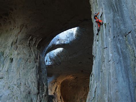 Prohodna cave – Climbing in Bulgaria