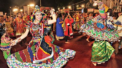 Folk Dance of Gujarat, Traditional Dance of Gujarat - Lifestyle Fun