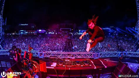 Skrillex - LIVE @ Ultra Music Festival Japan 2015 - YouTube