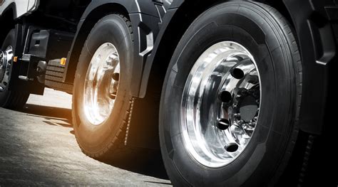 Best Commercial Tire Brands & Semi Truck Tires | Bauer Built Tire