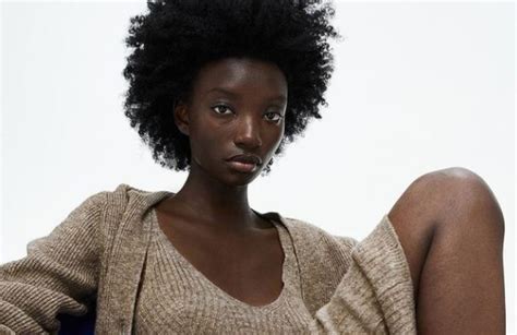 H&M, i capi cult della nuova collezione Autunno Inverno 2022: FOTO