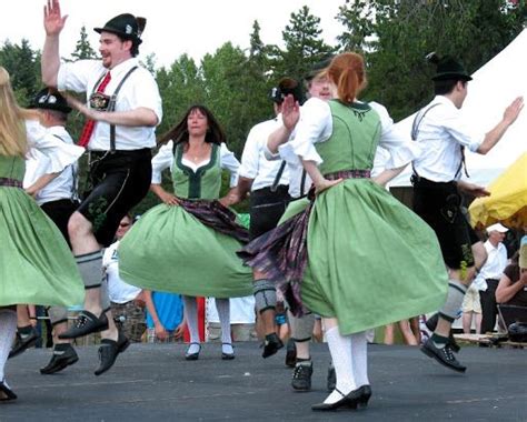 German Dance | Everybody dance now, Polka music, Chicken dance gif