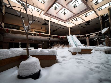 Deserted Places: The abandoned Rolling Acres Mall in Ohio