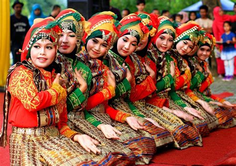 Saman Dance From Aceh Indonesia | Indonesian Islands Culture Tourism