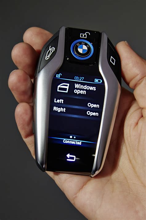 i8 Key Fob with 2.2" Display Brought Out by BMW at 2015 CES - autoevolution