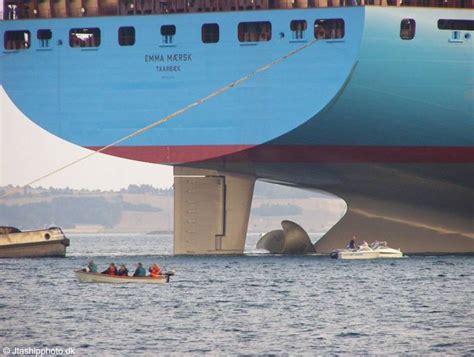 Kapal Laut Terbesar Di Dunia