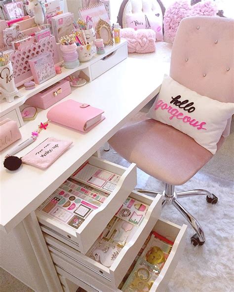 Omg look at this pink desk for a teenage girl or just anyone who loves ...