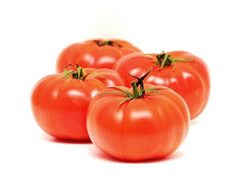 Beefsteak Tomato Health Benefits, Nutrition, Recipes, Substitutes