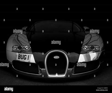 A front view of a Bugatti Veyron Stock Photo - Alamy