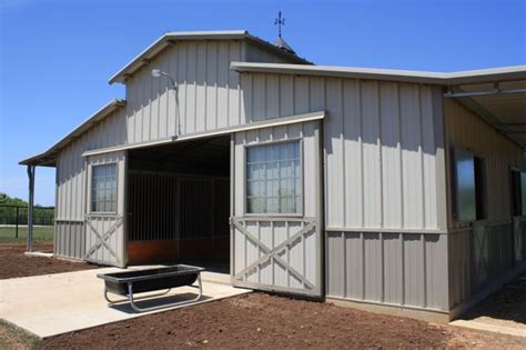 This barn is a 36' x 24' Raised Center Aisle with (3) 12' x 12' stalls ...