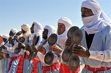 Troupe folklorique à Tinerkouk | Culture, African culture, Africa