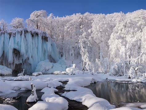 How to visit the frozen Plitvice Lakes in winter - Adventurous Miriam