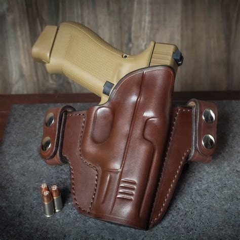 Quickship Glock 19 OWB Leather Holster - Texas Strong Side