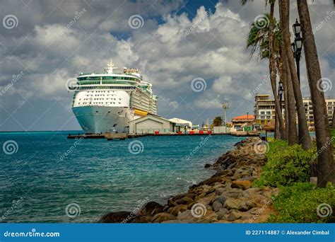 Oranjestad, Aruba - Cruise Ship Docked at the Port Editorial ...