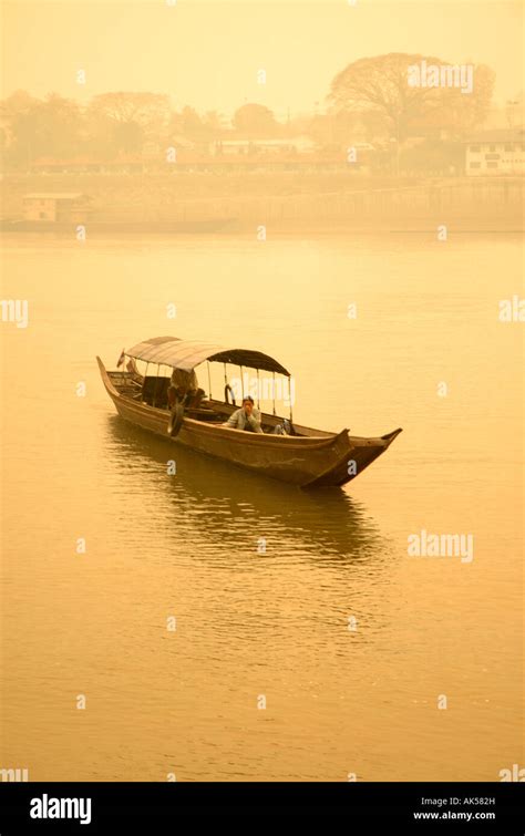 Asian boat crossing the Mekong river in Laos to Thailand on Thai border ...