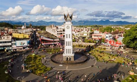 40 Tempat Wisata Sumatera Barat yang Populer dan Menarik