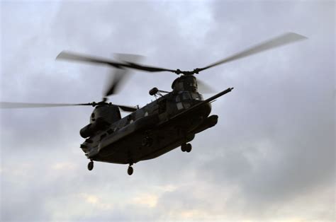 Photo : mh-47 chinook helicopter