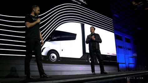 Tesla unveils its Semi truck at live-streamed event | in.gr