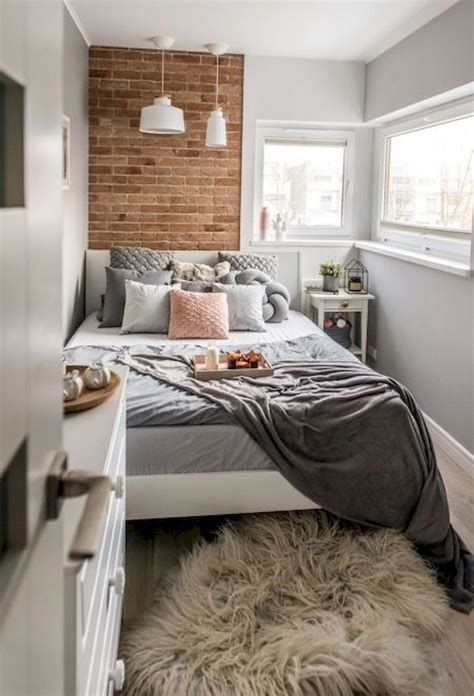 32 Fabulous Small Apartment Bedroom Design Ideas - HOMYHOMEE