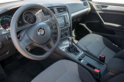 Volkswagen e-Golf Review - features, trims, specs, and buyer's guide ...