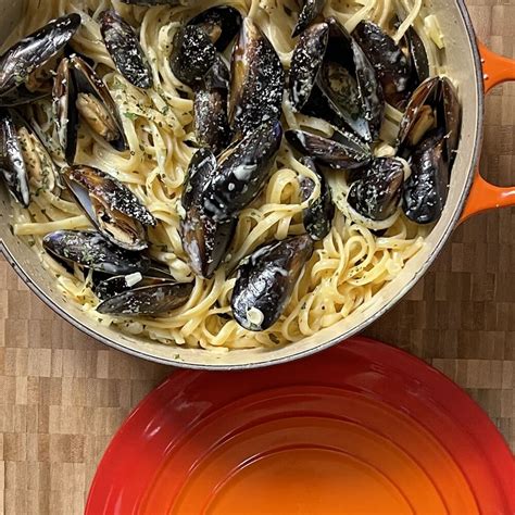 Linguine Pasta with Mussels in white wine creamy sauce Recipe | The ...