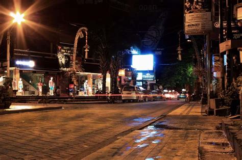 Jalan Legian Kuta Bali - Tempat Favorit Wisatawan Clubbing