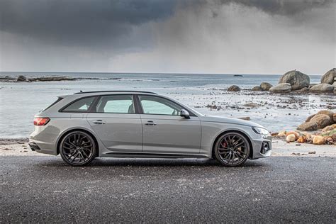 Audi RS4 Avant (2021) Review